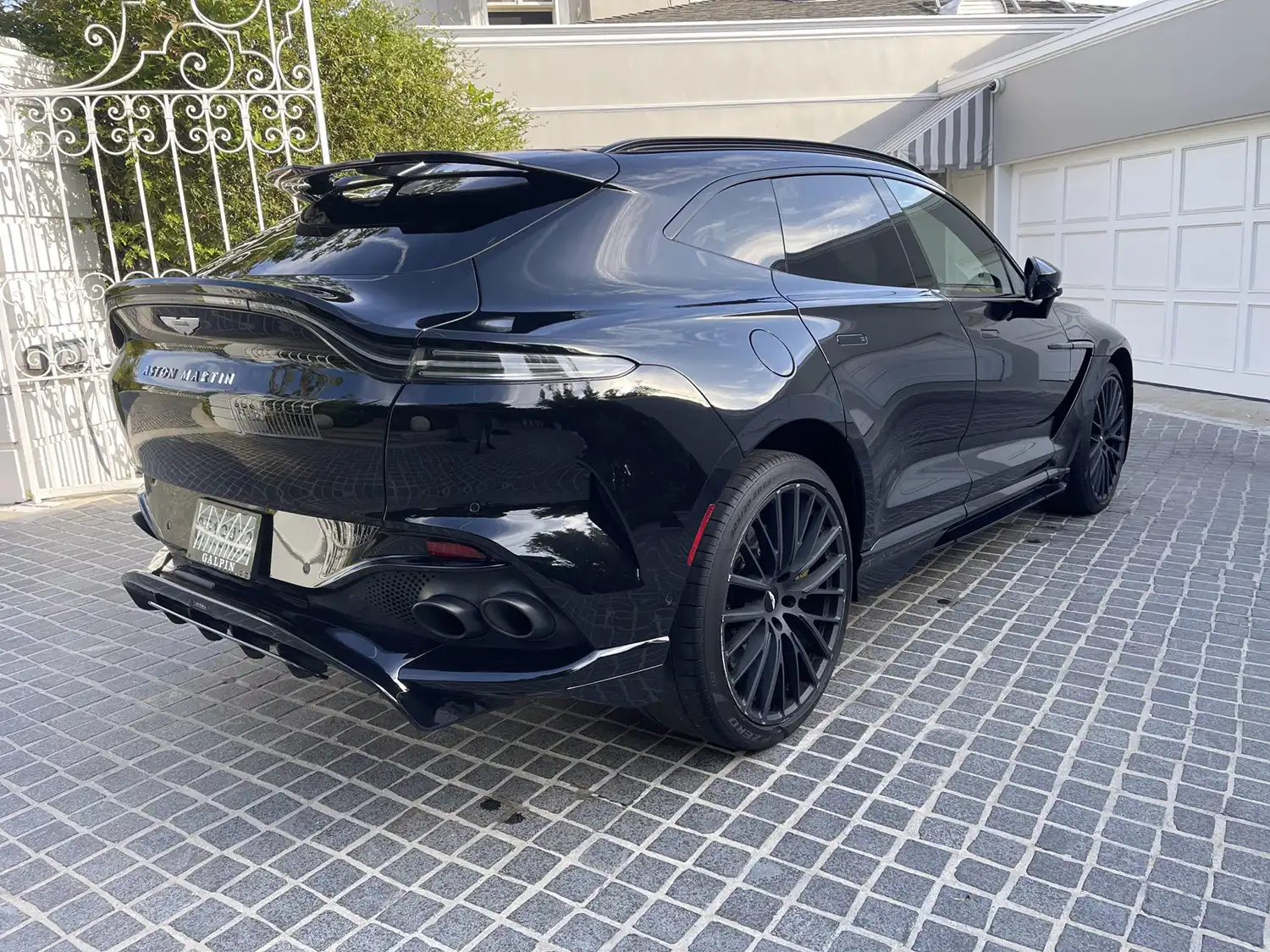 2023 Aston Martin DBX707