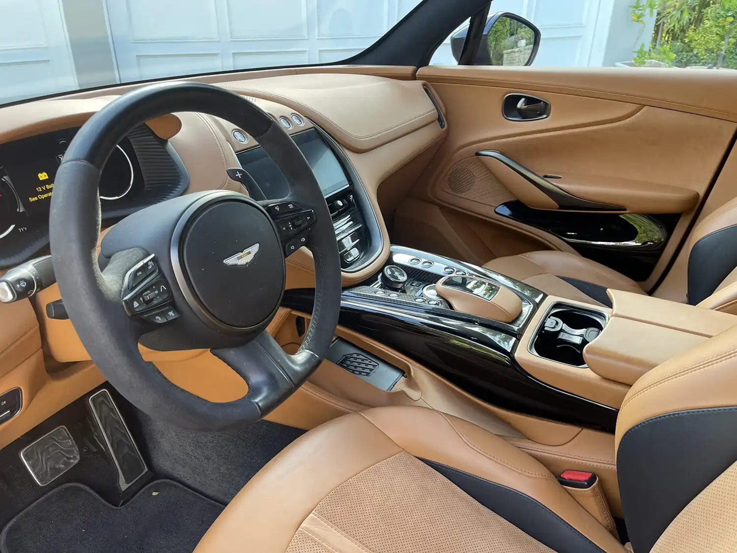 2023 Aston Martin DBX707