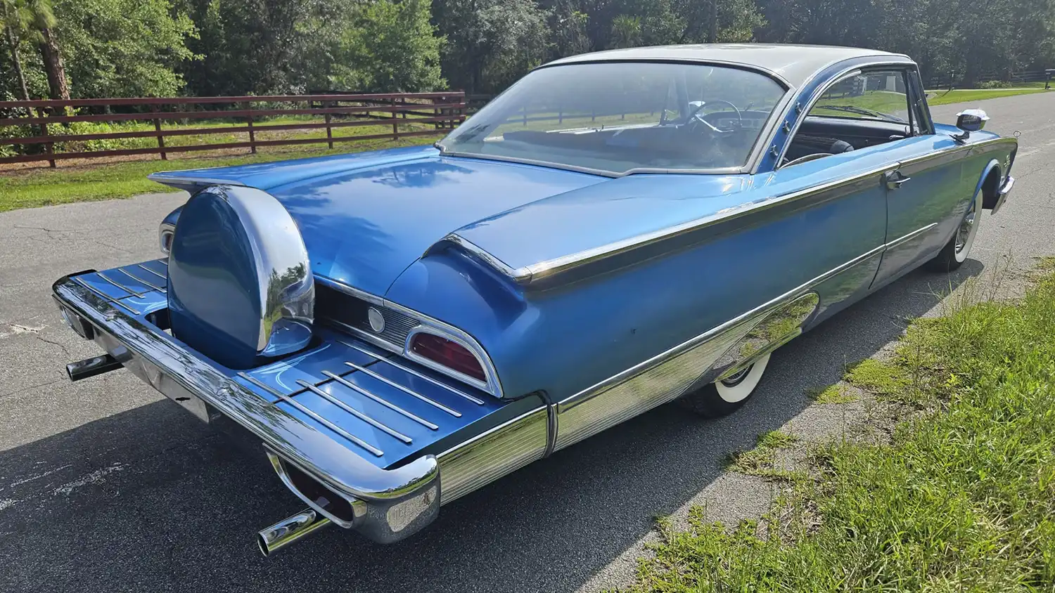 Jet-Age Cool in the 1960 Ford Galaxie Starliner Coupe