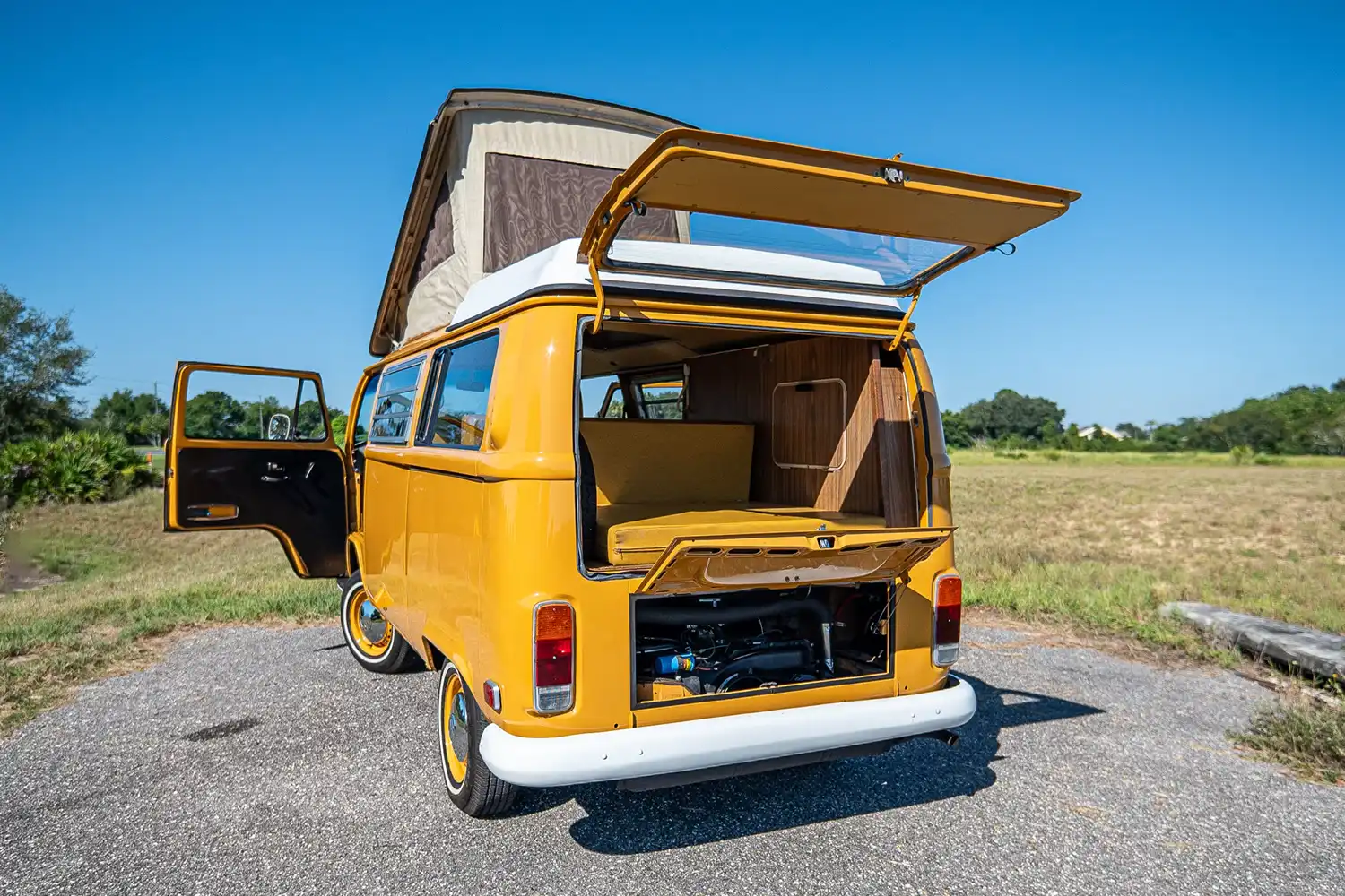 1972 Volkswagen Type II Camper Bus
