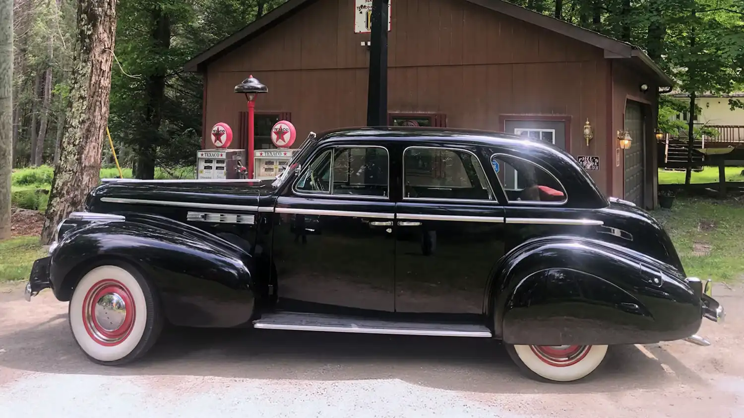 1940 Buick Series 40 Sedan