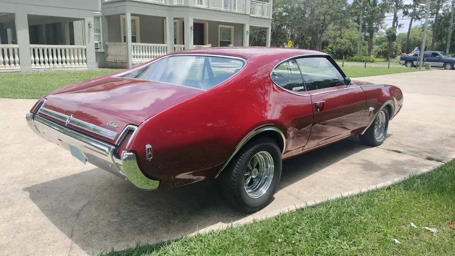 A Burgundy Beauty: 1969 Oldsmobile Cutlass Supreme in Style A Burgundy Beauty: 1969 Oldsmobile Cutlass Supreme in Style