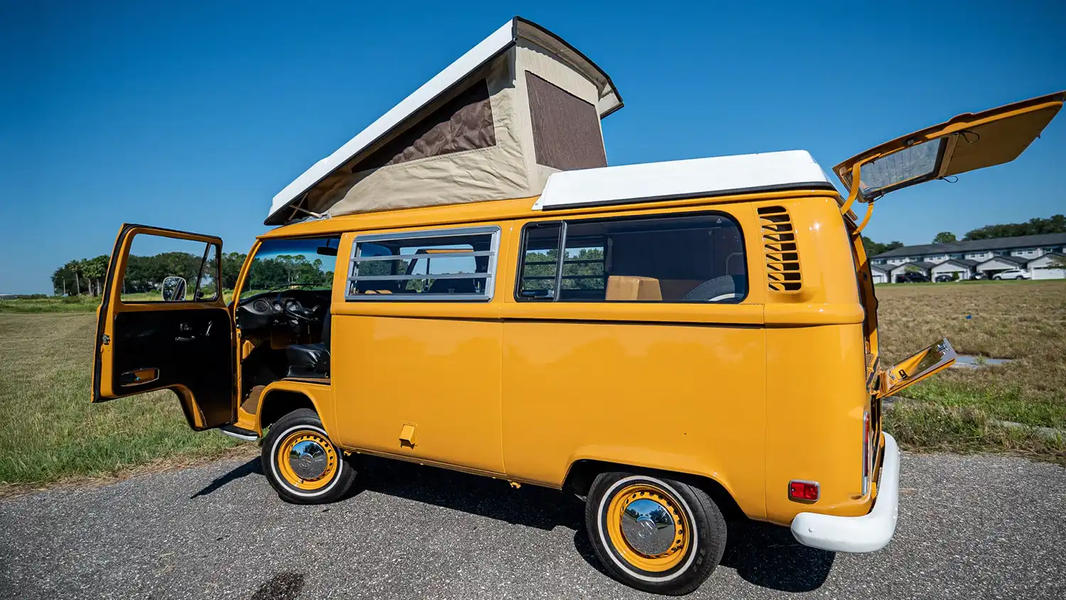 1972 Volkswagen Type II Camper Bus