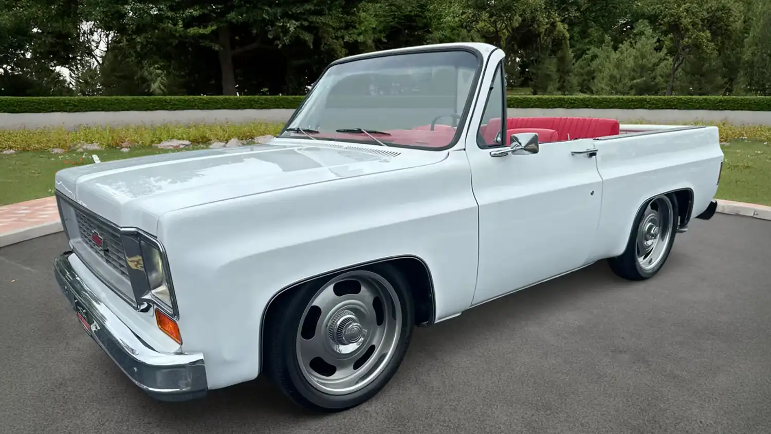 Drop-Top 1979 Chevrolet Blazer Mixes Muscle with Cool