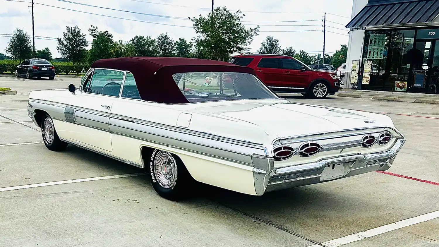 Pure Class: Why the 1962 Oldsmobile Starfire Still Captivates