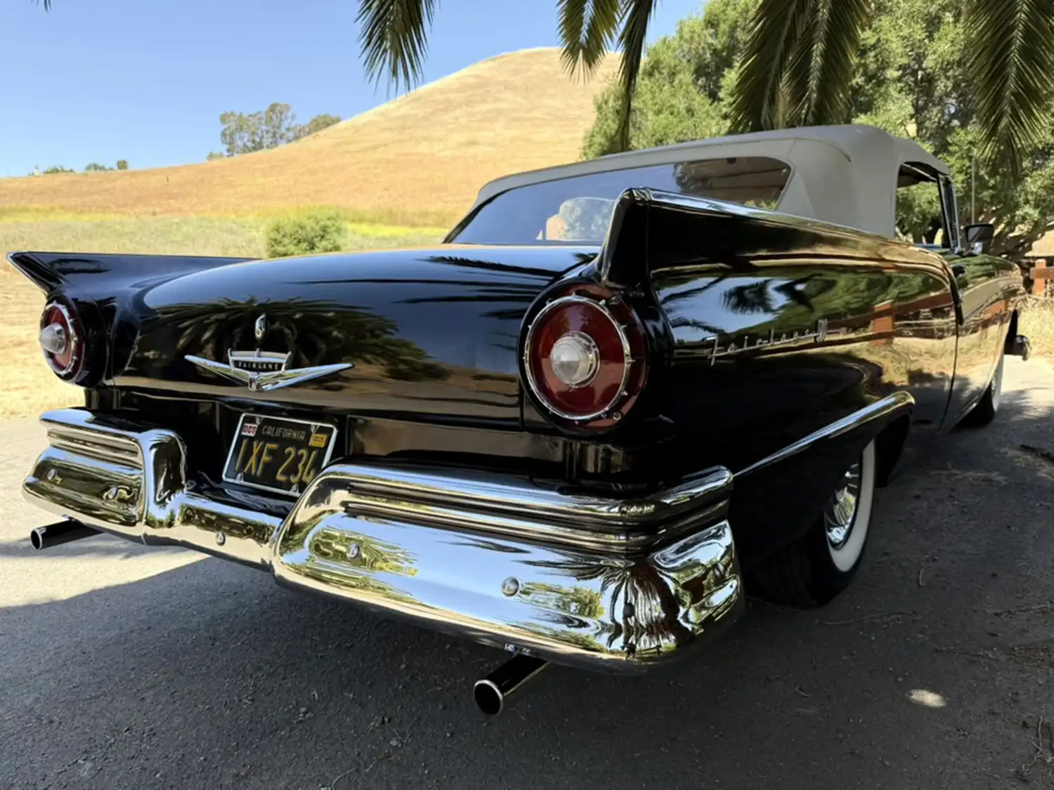 1957 Ford Fairlane 500 Sunliner