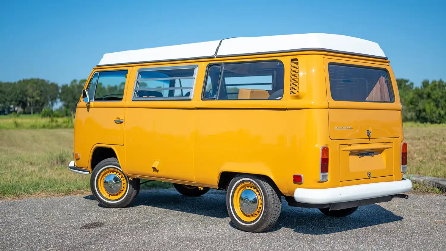 1972 Volkswagen Type II Camper Bus