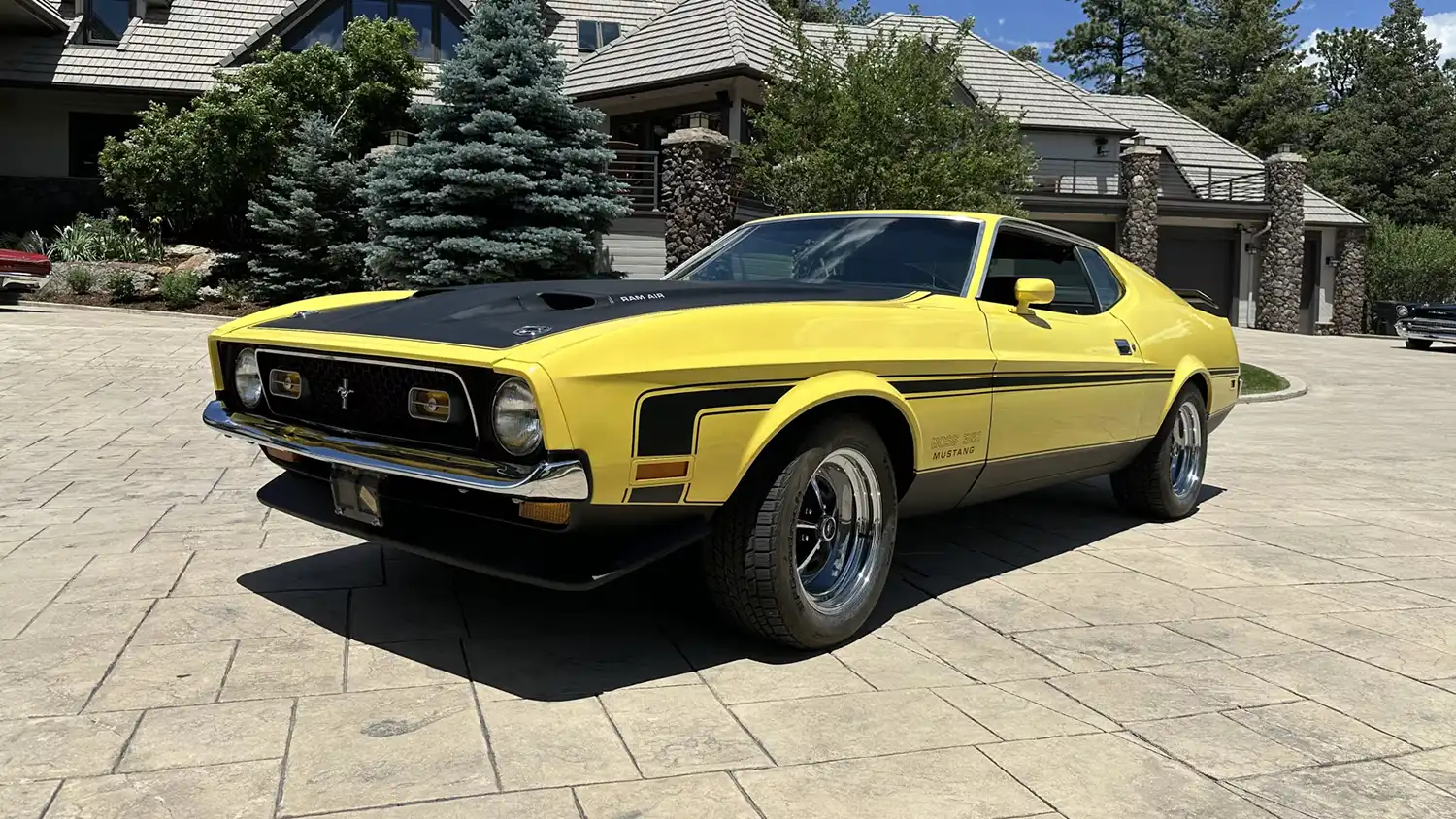 1971 Ford Mustang Boss 351: Built to Thrill in Every Gear