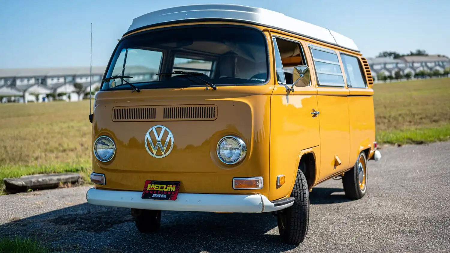 1972 Volkswagen Type II Camper Bus Brings Summer Nostalgia