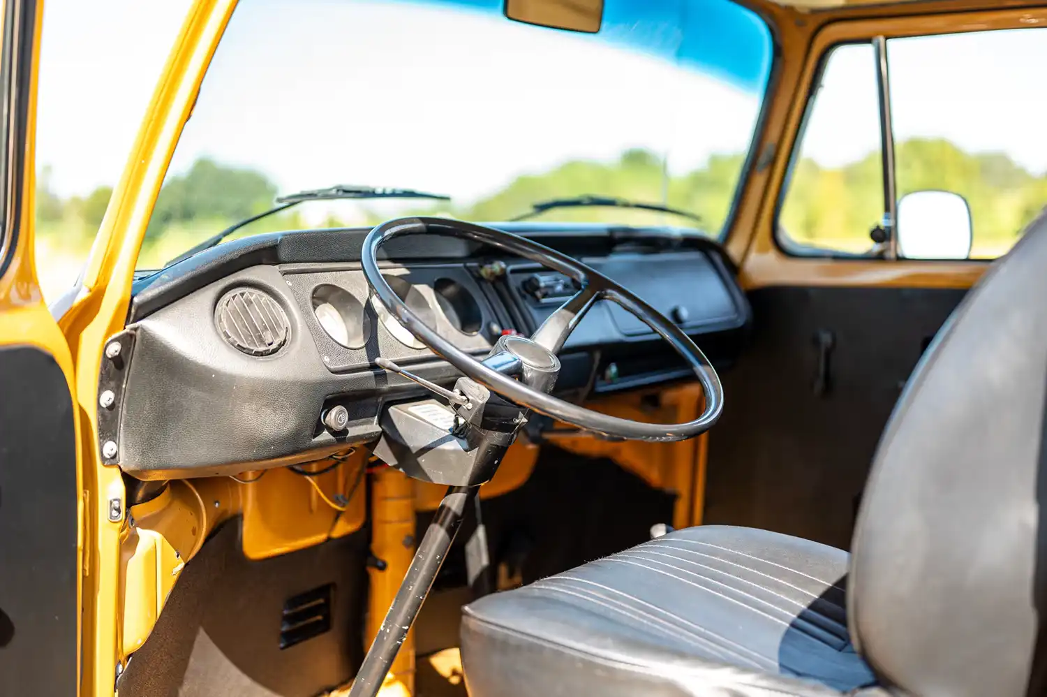1972 Volkswagen Type II Camper Bus