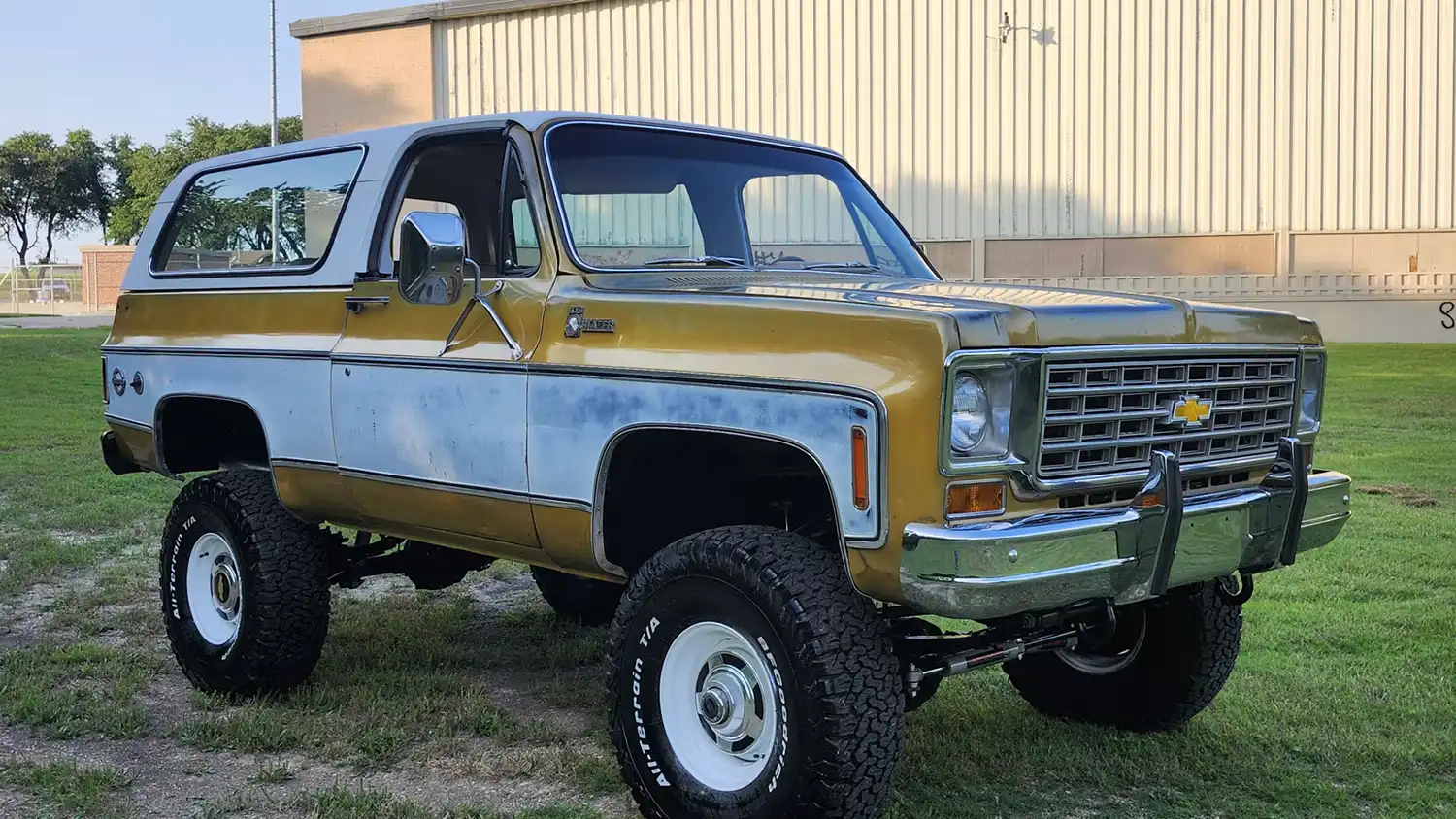 Conquer Any Terrain: The 1975 Chevrolet K5 Blazer