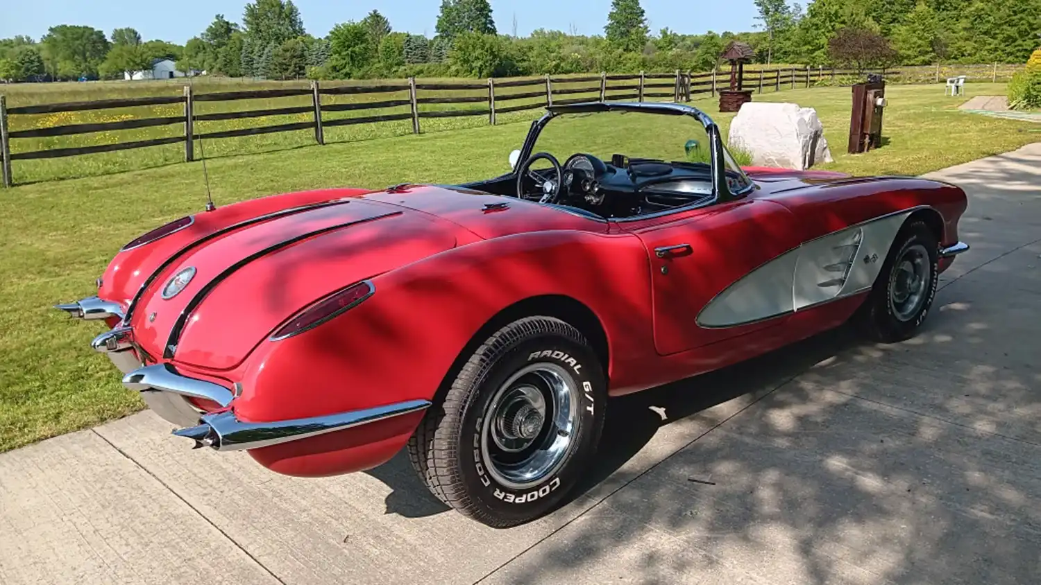 Tribute 1960 Chevrolet Corvette Convertible with 4-Speed Fun