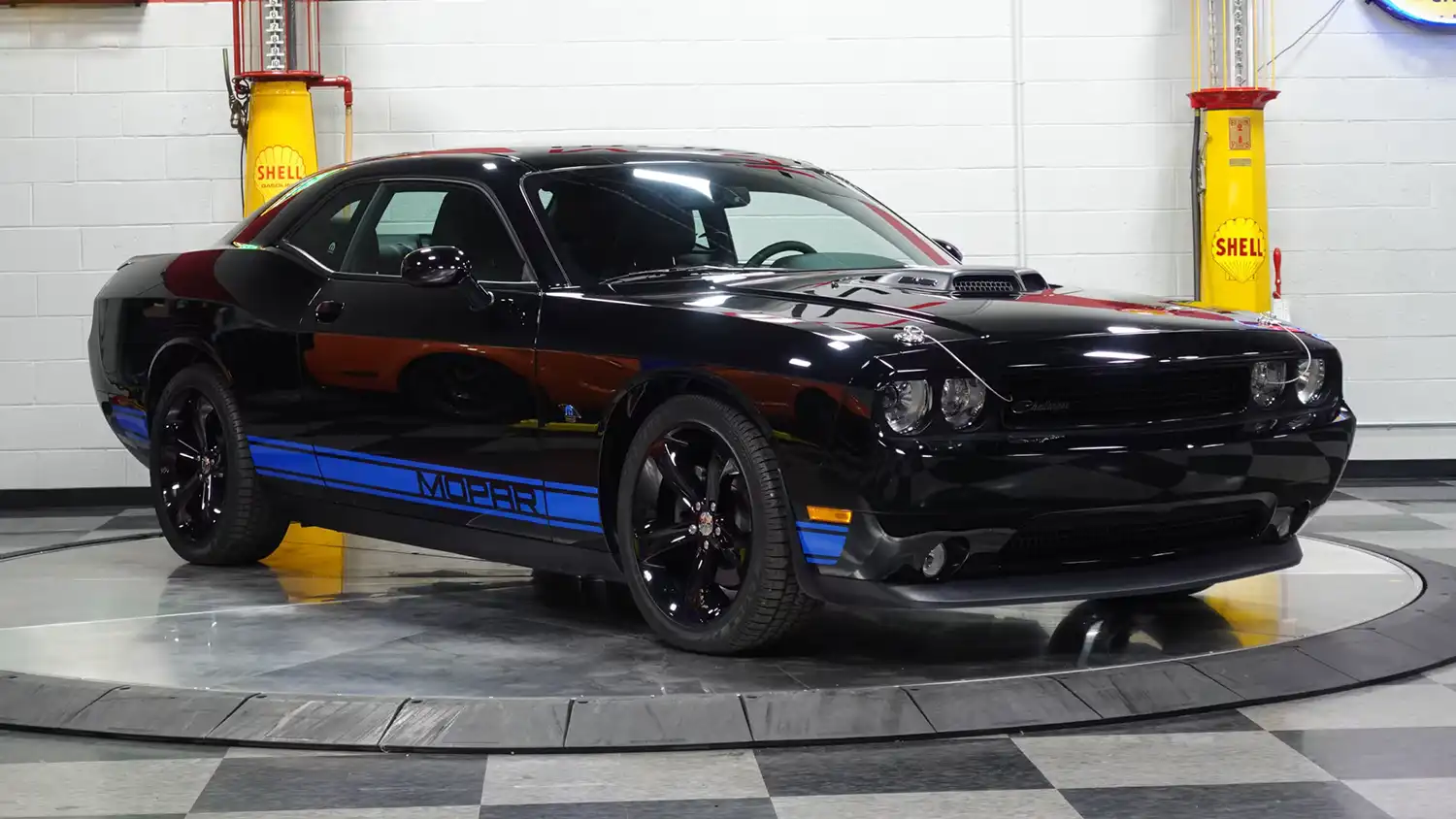 The Ultimate Manual Muscle: 2014 Dodge Challenger Mopar 14