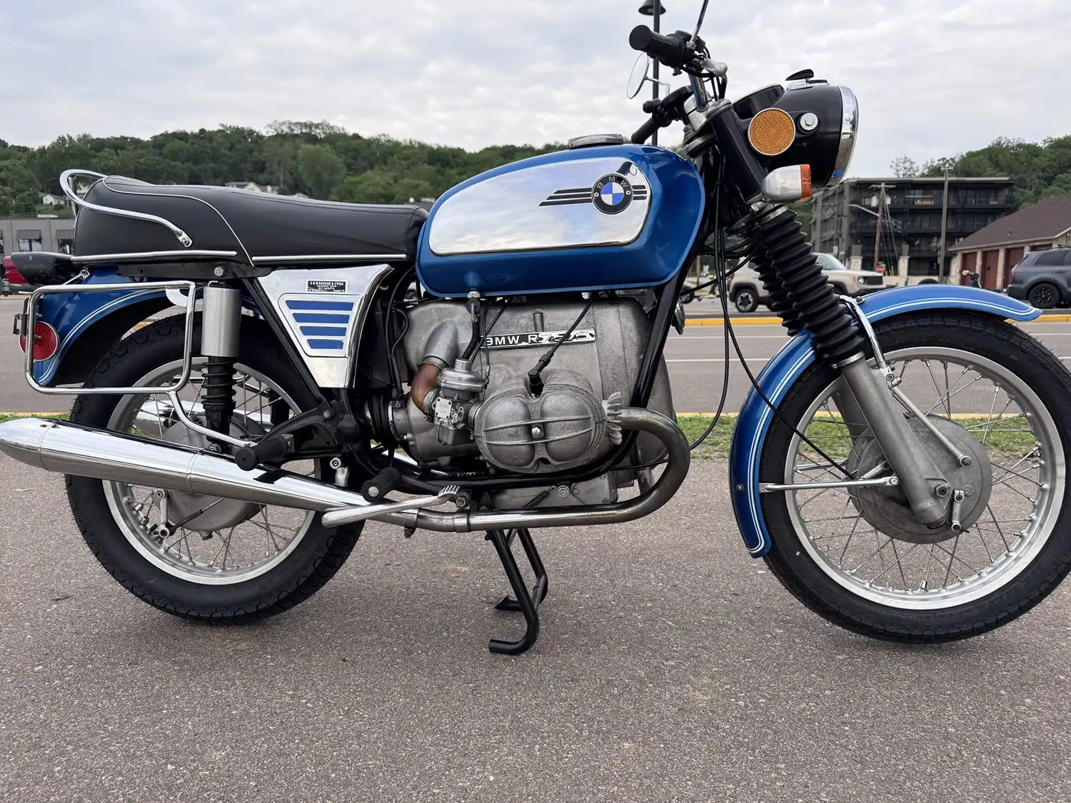 Period-Correct 1972 BMW R75/5 in Blue with Chrome Toaster Panels