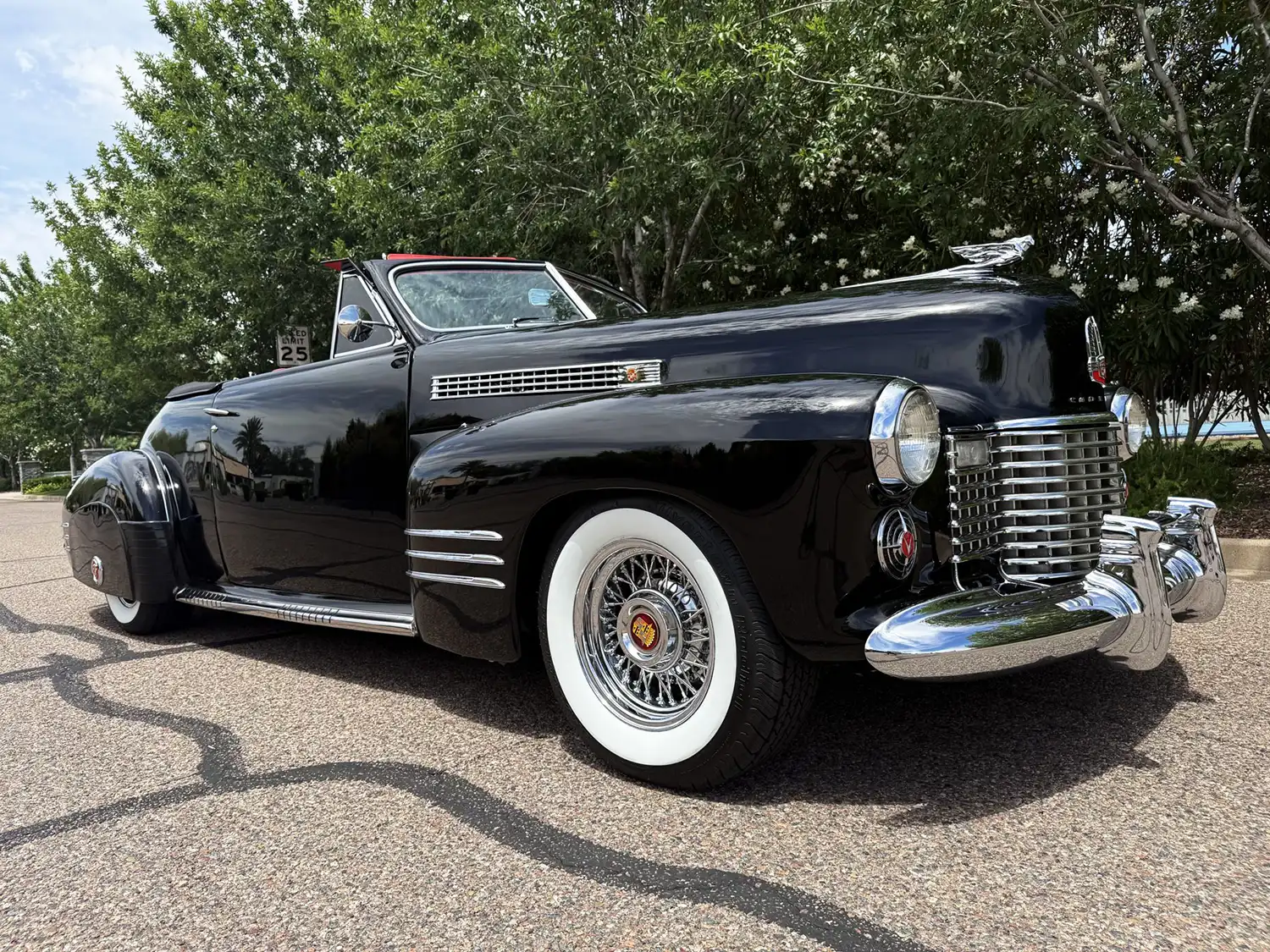 1941 Cadillac Series 62 Convertible Coupe Gets Modern Muscle