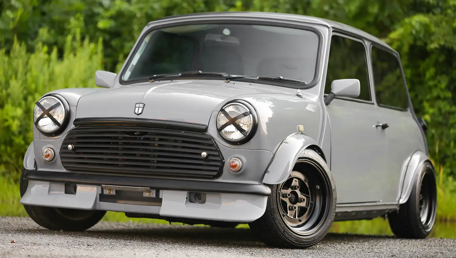 1989 Rover Mini Is the Fun-Sized Rebel With a Loud Attitude