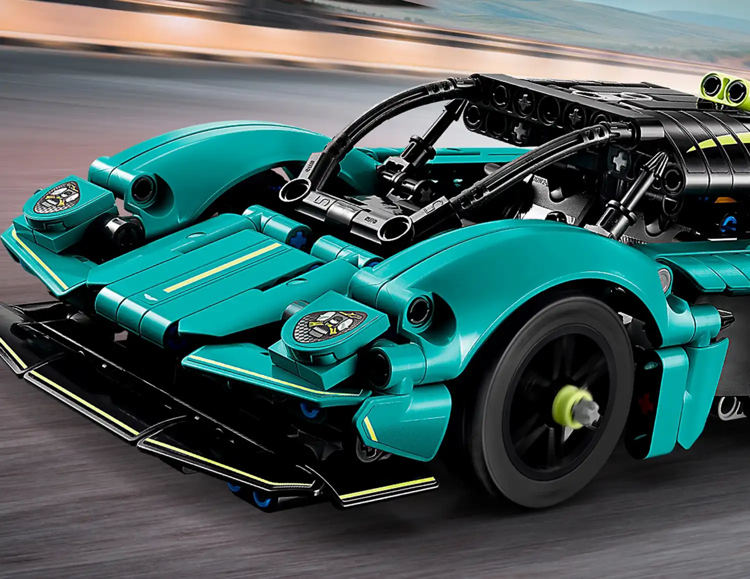LEGO Technic Aston Martin Valkyrie
