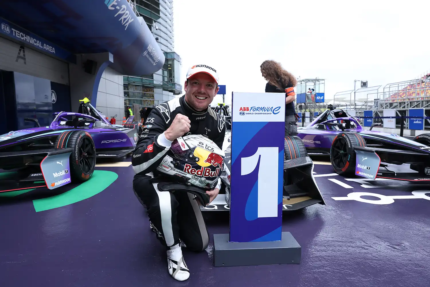 Formula E – Shanghai E-Prix 2025: Porsche Ascends, Cassidy Shines