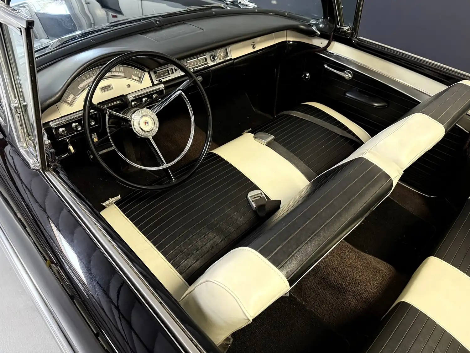 1957 Ford Fairlane 500 Sunliner