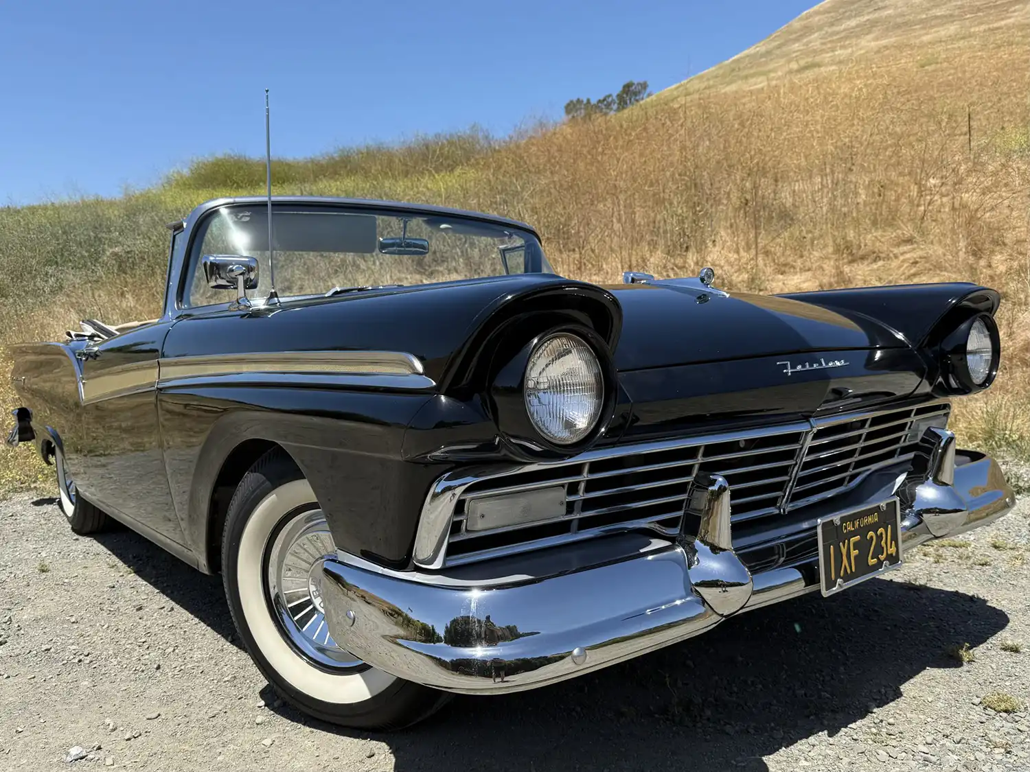1957 Ford Fairlane 500 Sunliner