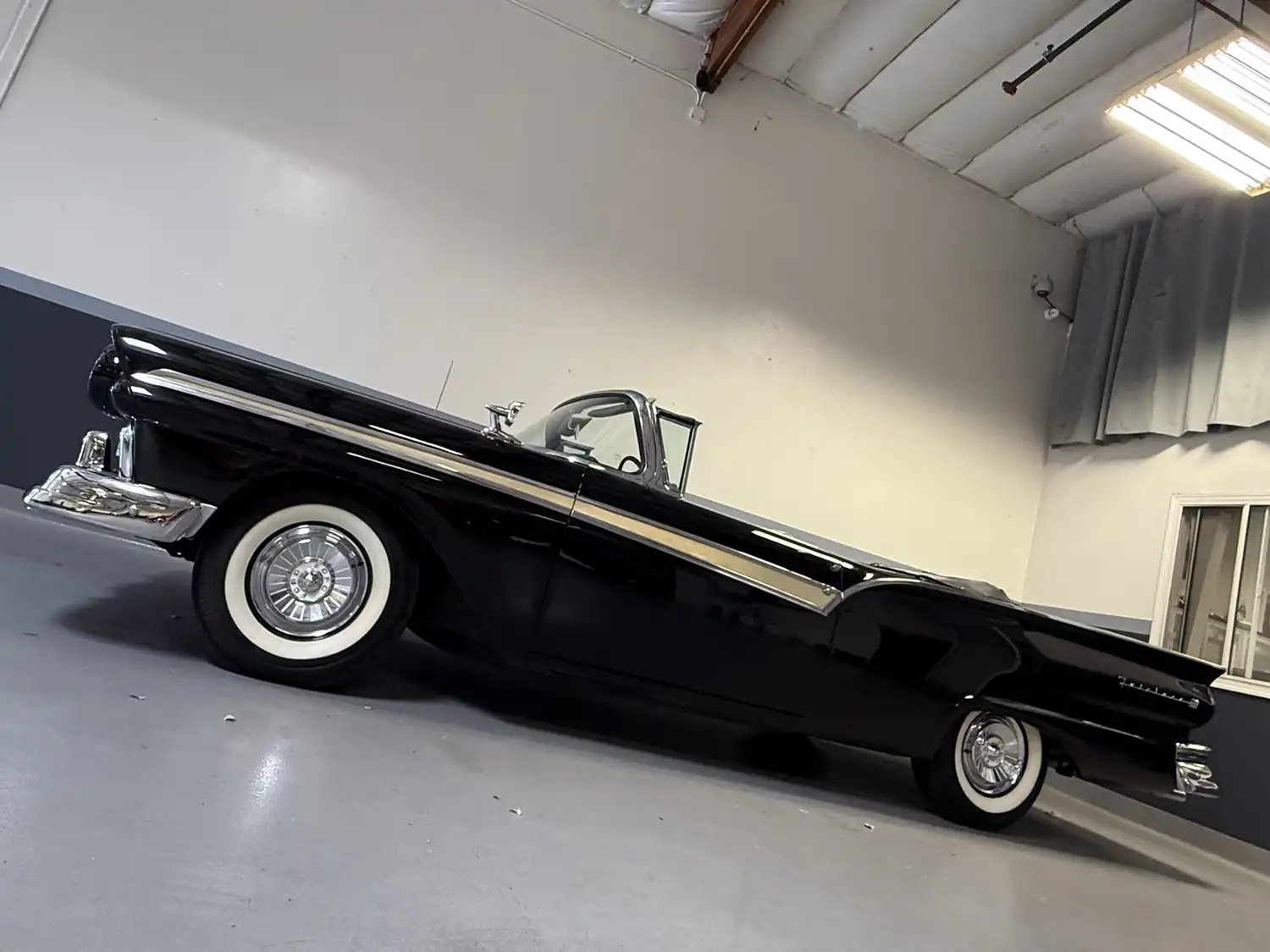 1957 Ford Fairlane 500 Sunliner