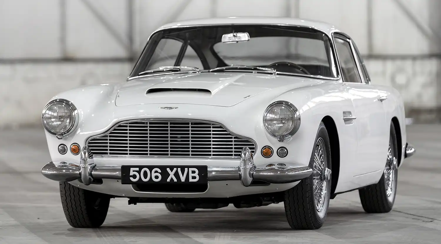 Aston Martin DB4