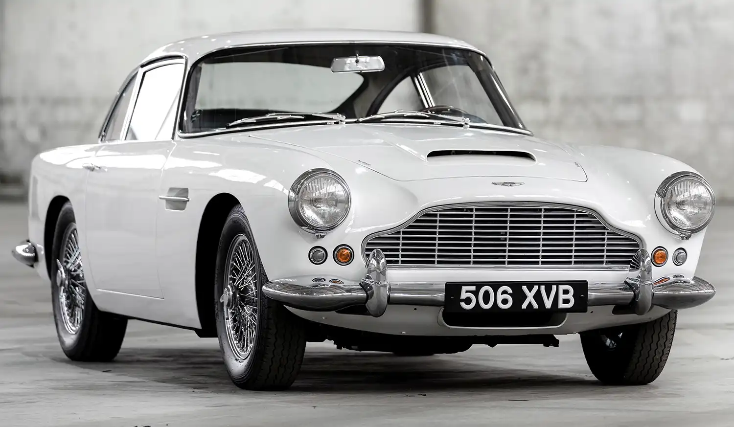 Aston Martin DB4