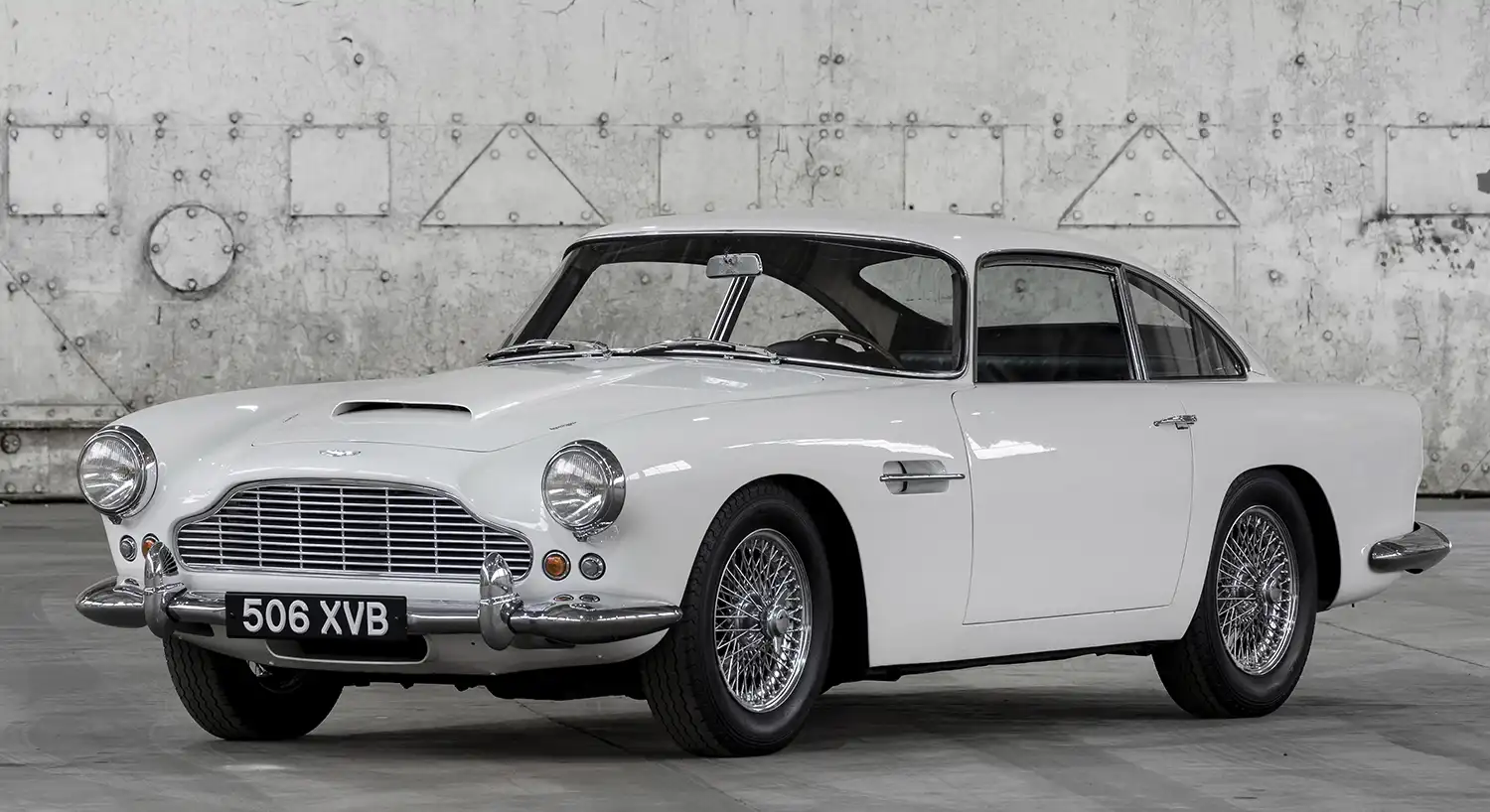 Aston Martin DB4