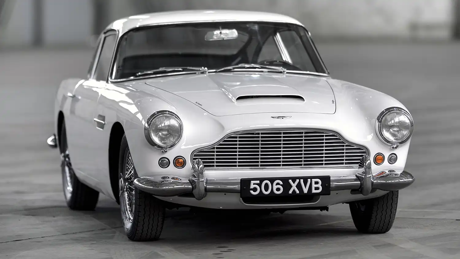 Aston Martin DB4