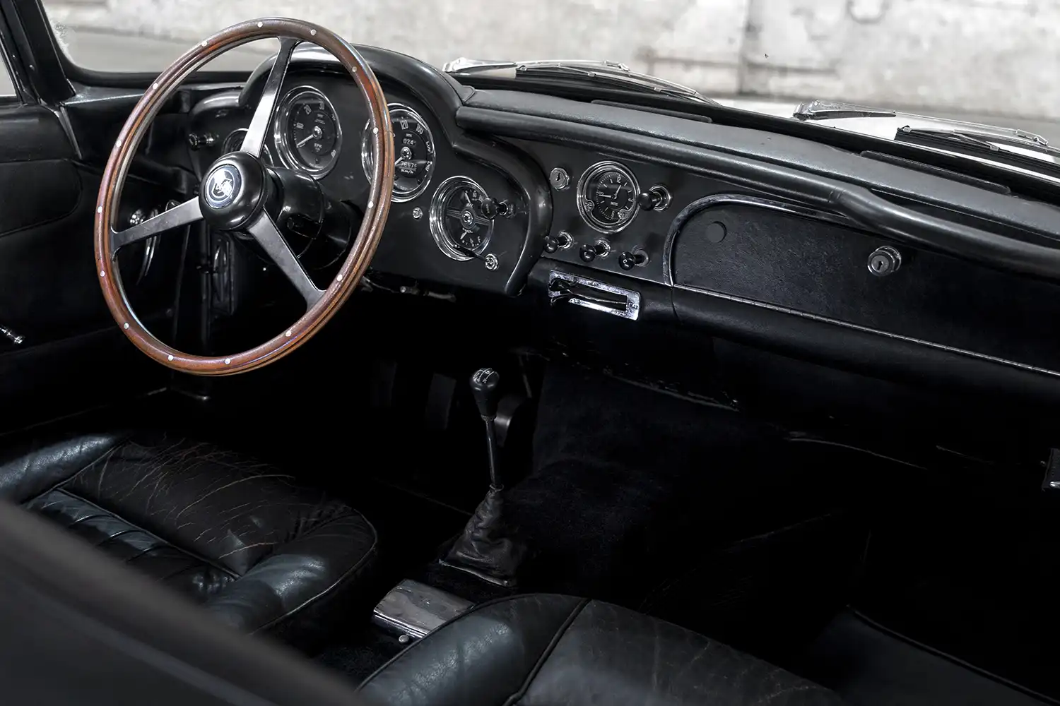 Aston Martin DB4