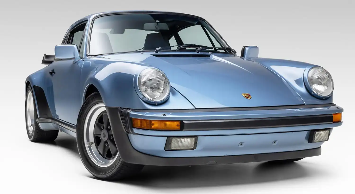 Iris Blue Dream: 1986 Porsche 911 Turbo Thrills with Style