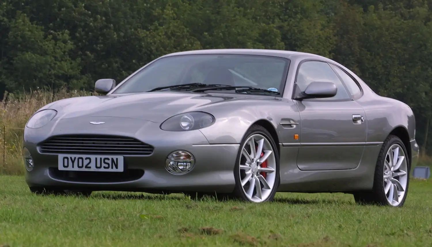 Aston Martin DB7 V12 Vantage: A Refined Beast with Racing Soul