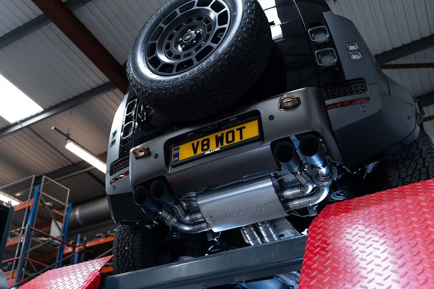 Defender OCTA V8 exhaust