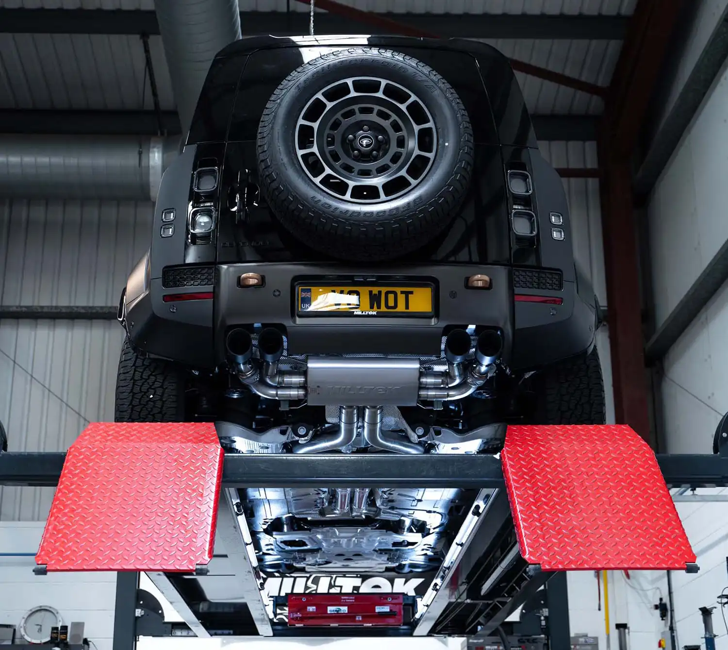 Defender OCTA V8 exhaust