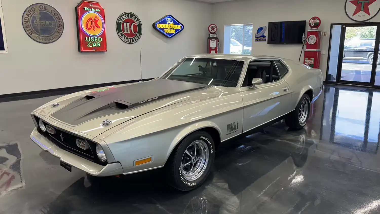 1971 Ford Mustang Mach 1 Fastback Roars with Legacy