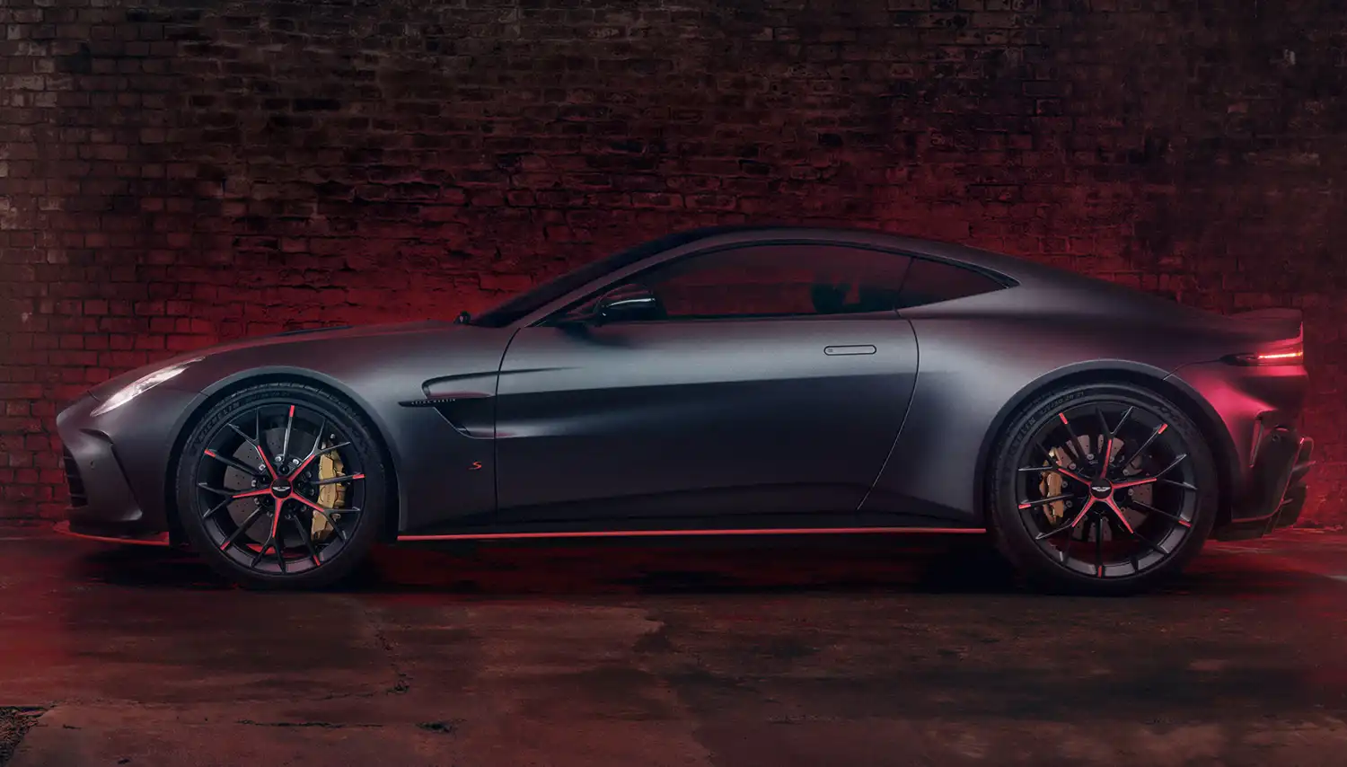 Aston Martin Vantage S