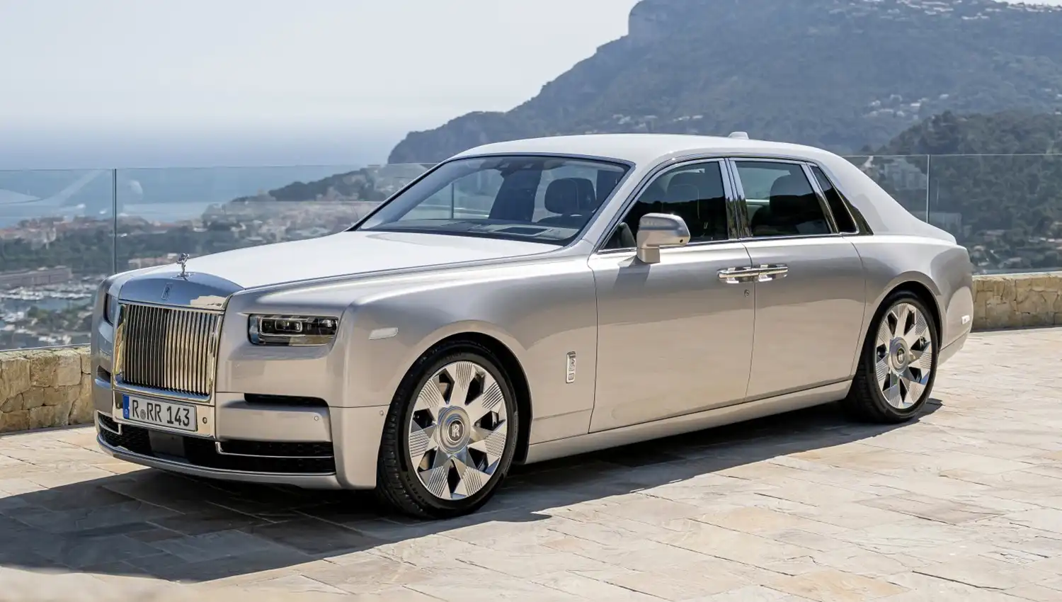 Rolls-Royce Saint-Tropez Experience: Riviera Luxury in Motion Rolls-Royce Saint-Tropez Experience: Riviera Luxury in Motion