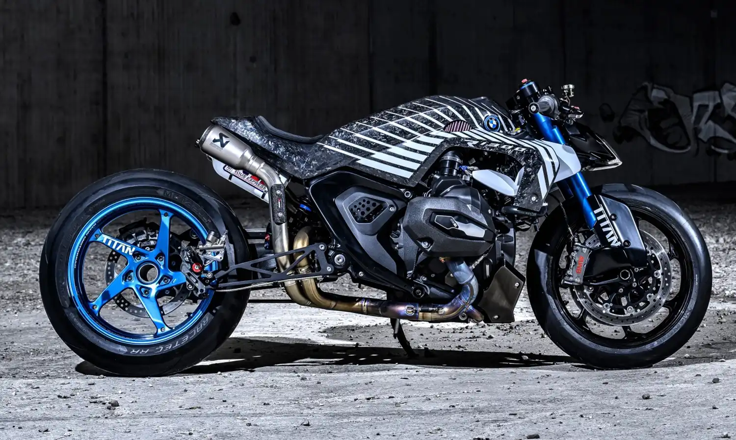 Experience Raw Power: The BMW R 1300 R “TITAN” Custom Motorcycle
