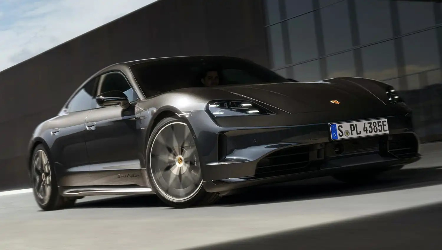 Porsche Taycan Black Edition: Bolder Looks, Bigger Battery Porsche Taycan Black Edition: Bolder Looks, Bigger Battery