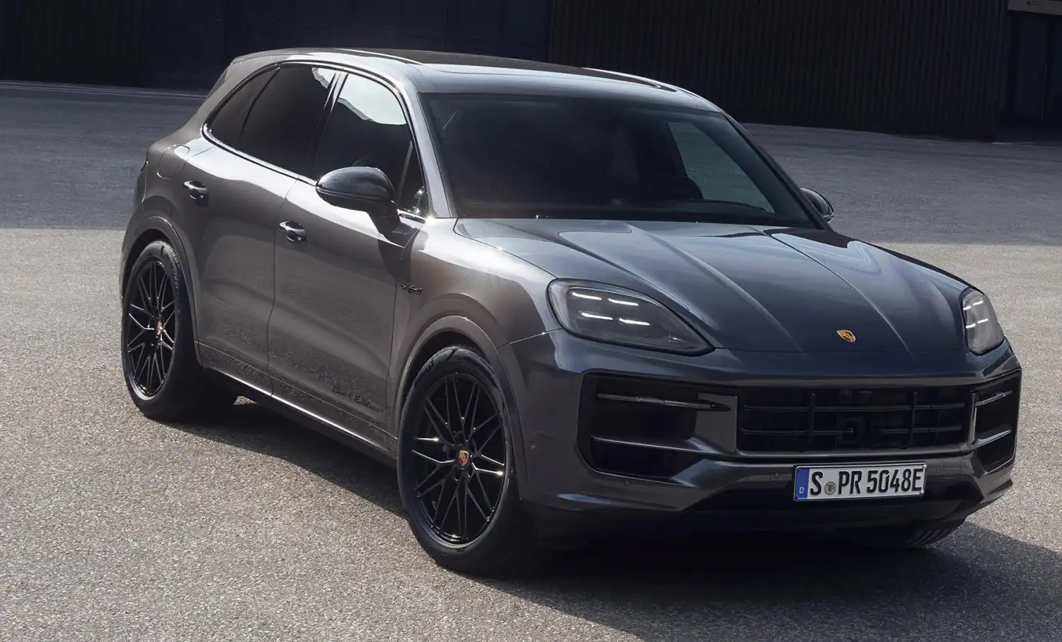 Porsche Cayenne Black Edition Debuts with Elegant Aggression