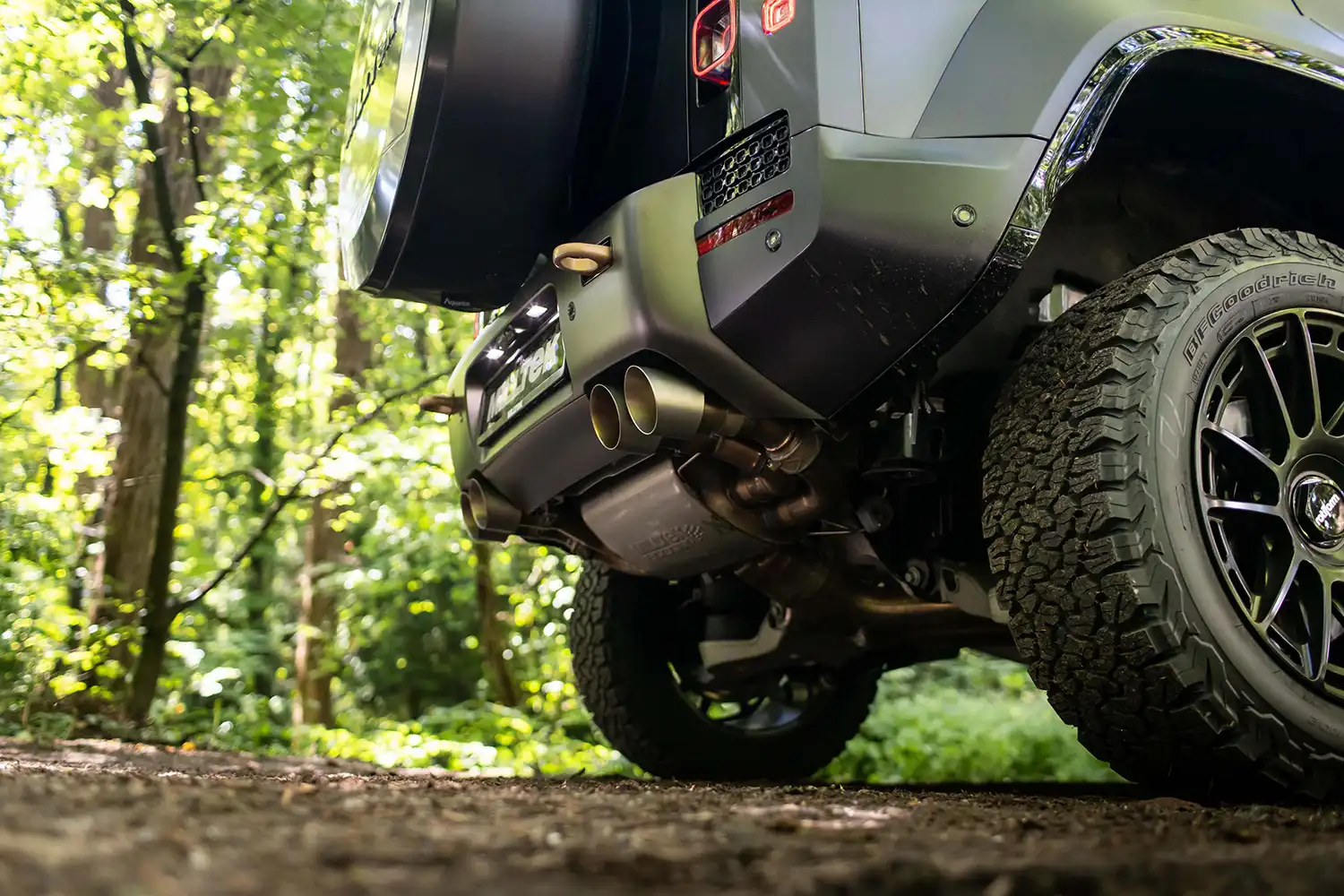 Defender OCTA V8 exhaust