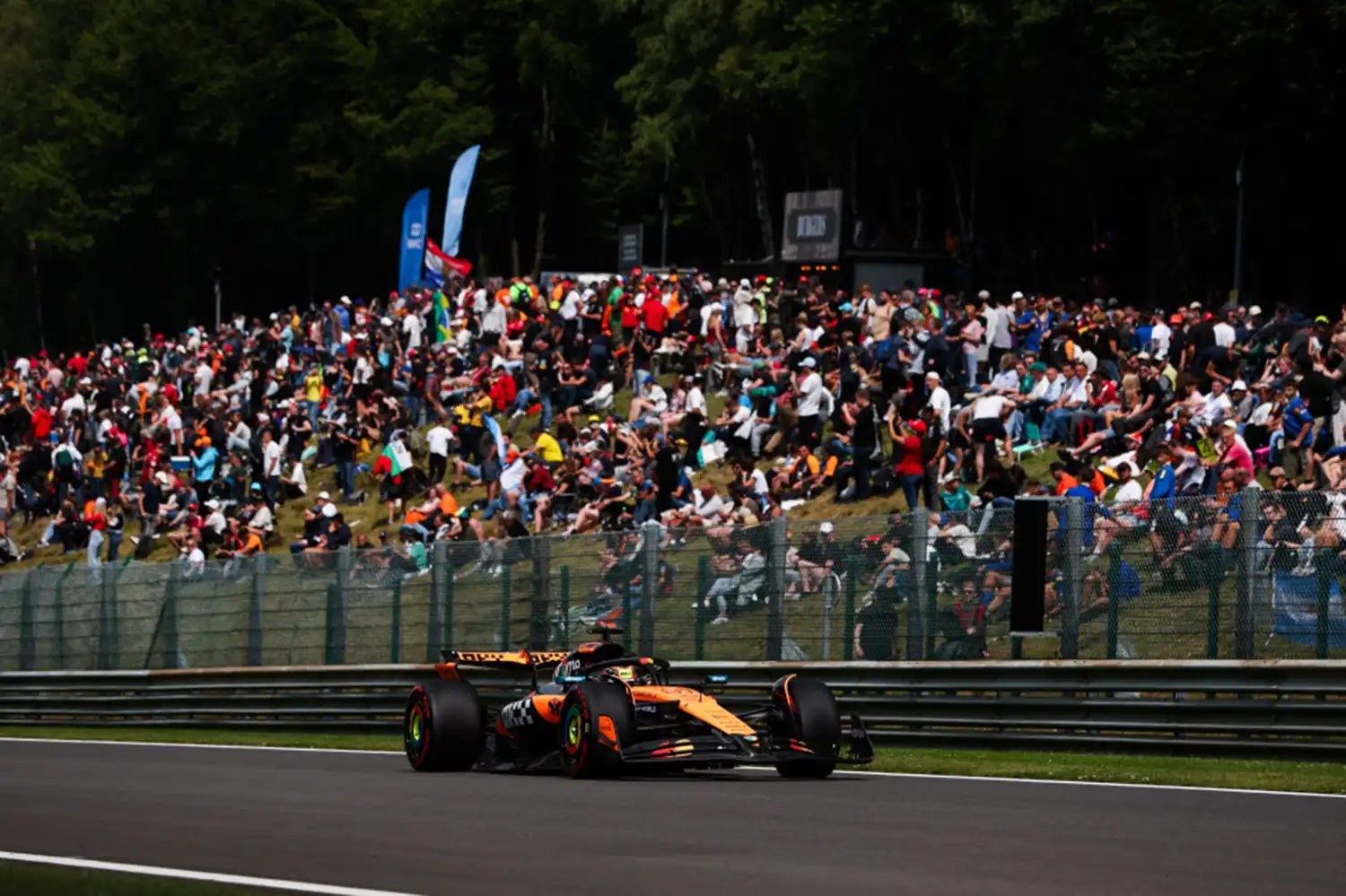 F1 – 2025 Belgian GP: Piastri Quickest as Verstappen Chases
