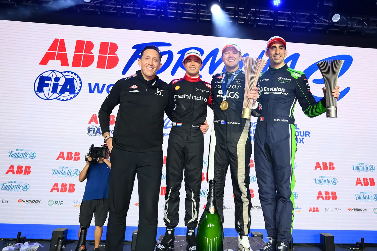 Formula E – Nick Cassidy Shines in Final Jaguar Race at London E-Prix