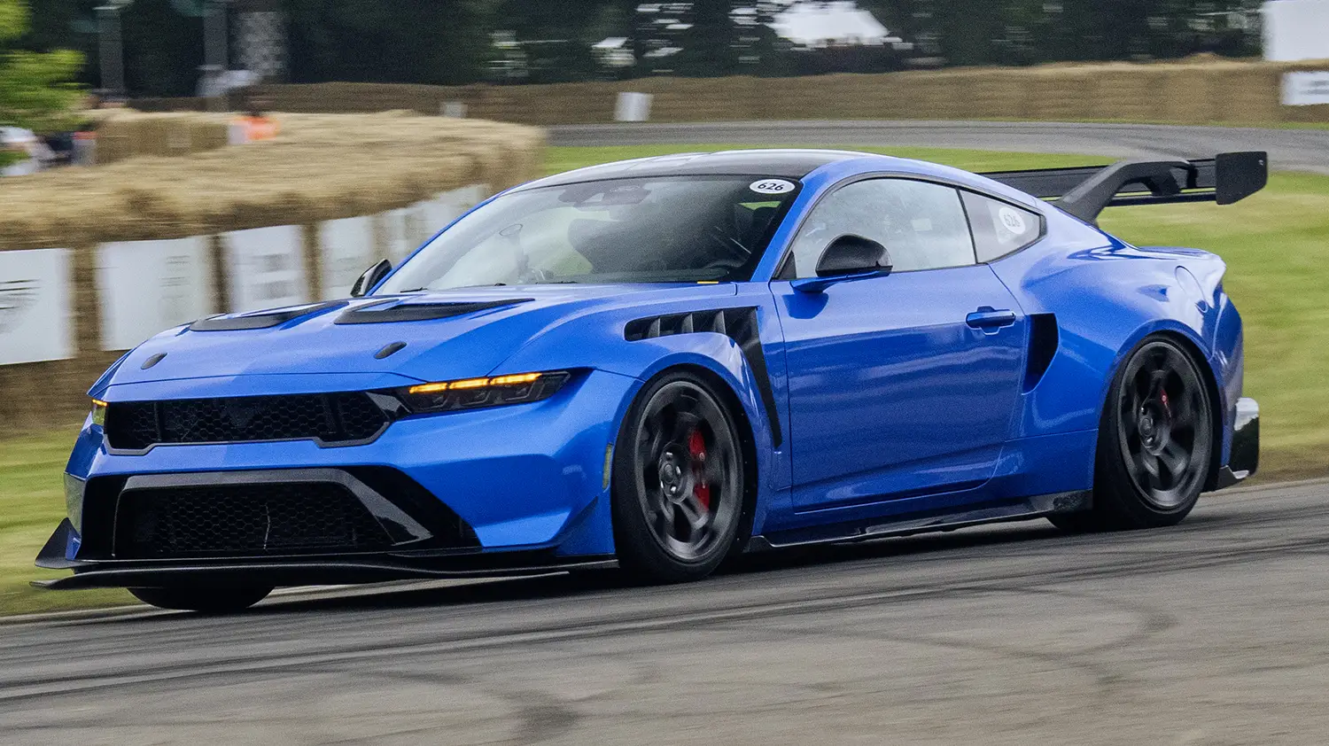 Mustang GTD vs Porsche 911 GT3 RS