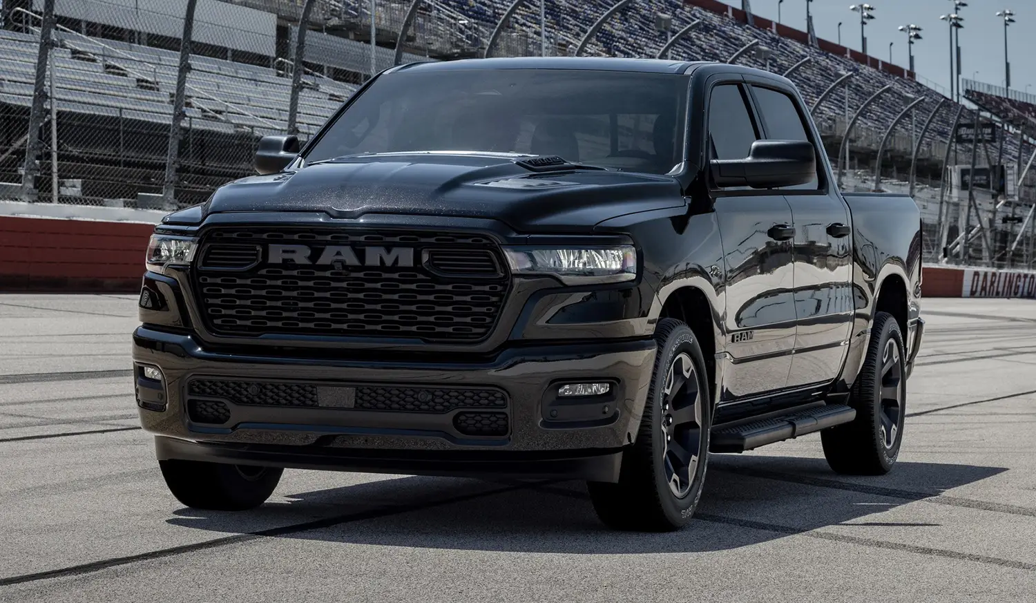 2026 Ram 1500 HEMI V-8