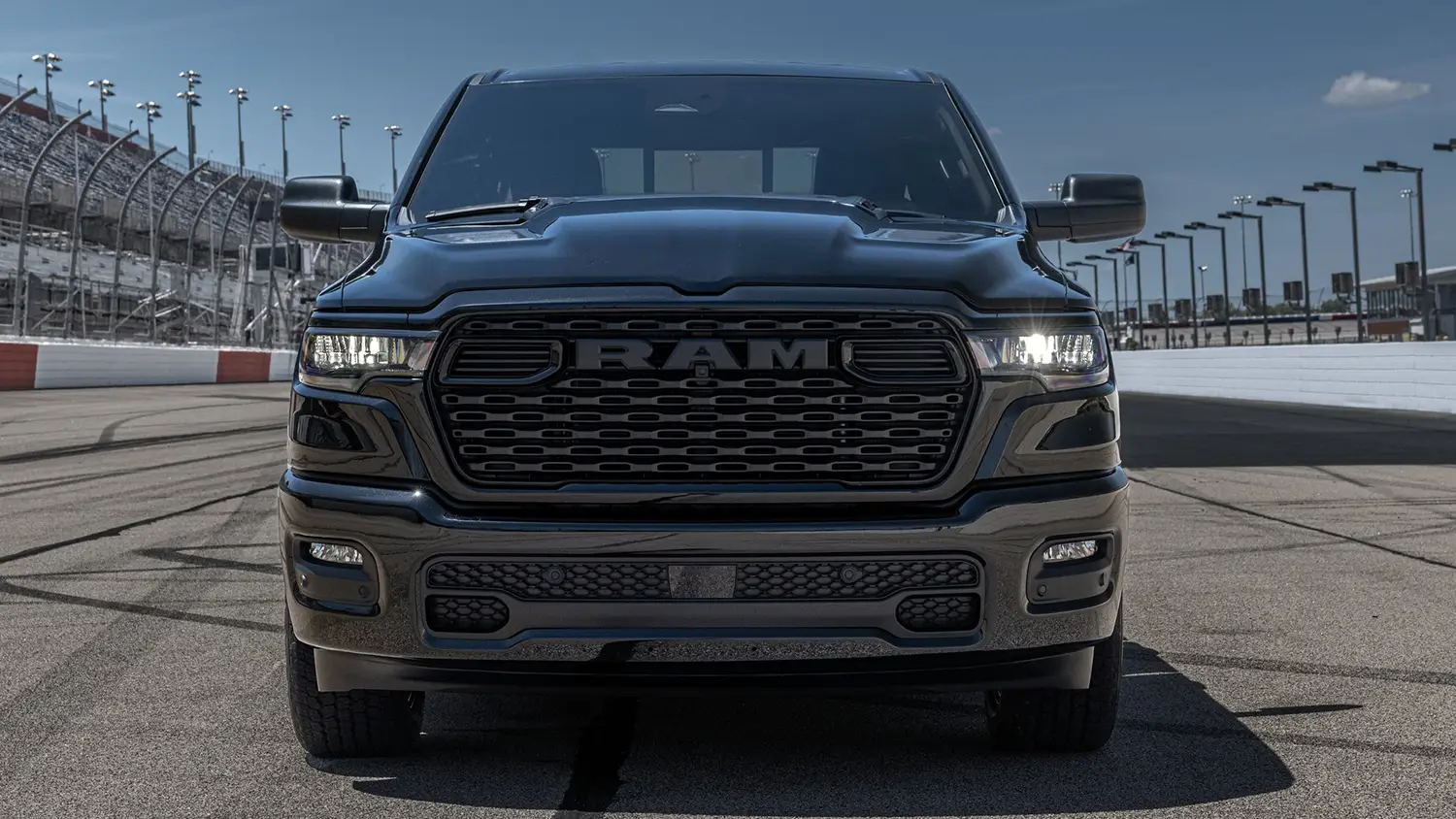 2026 Ram 1500 HEMI V-8
