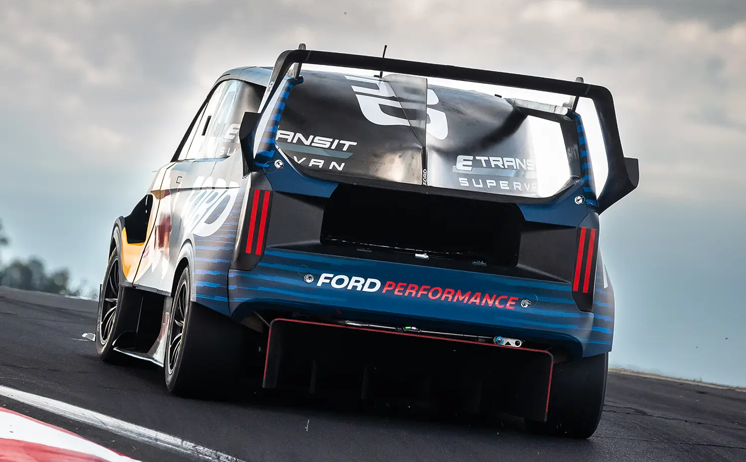 Ford Transit SuperVan 4.2 Nürburgring
