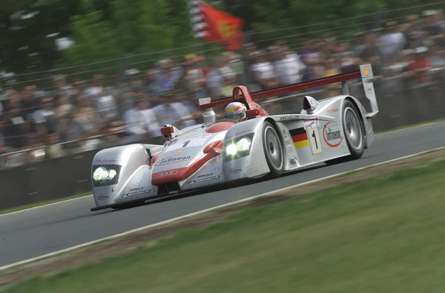 Feel the Thunder: 2002 Audi R8 Le Mans Car Hits Gamescom