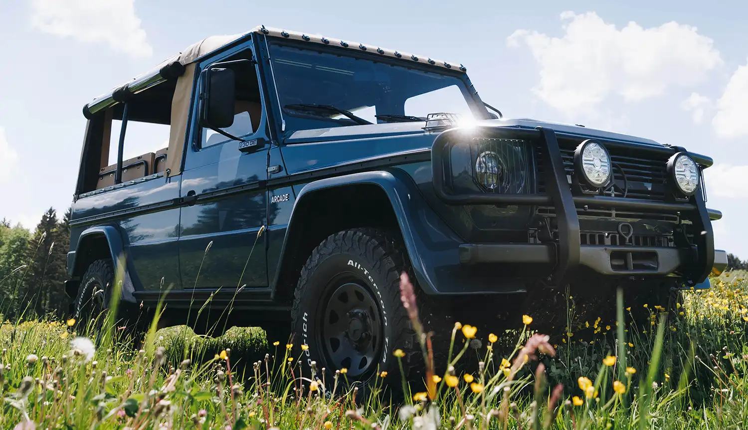 Mercedes-Benz Puch 230 GE: Arcade’s Wild Pacific Blue Creation