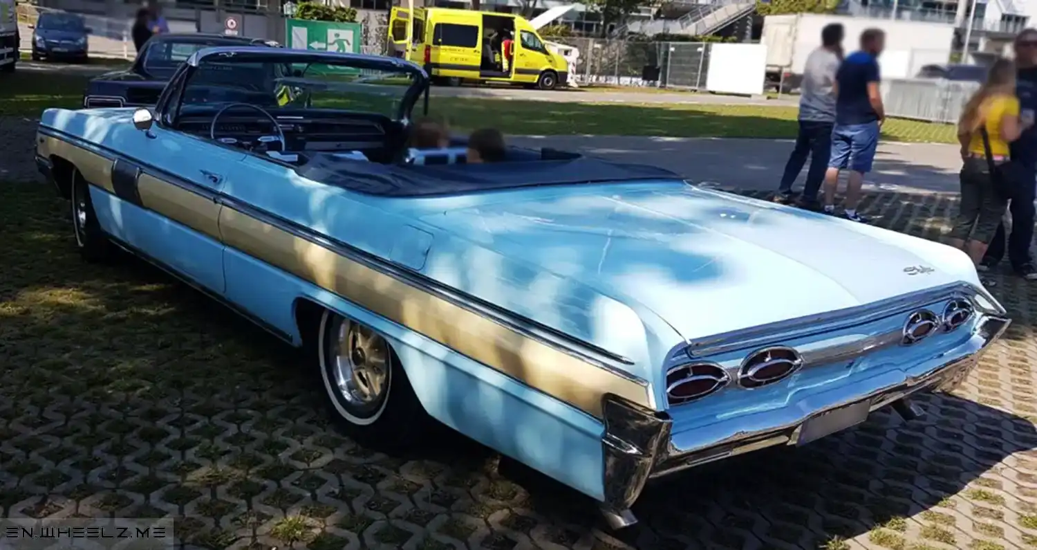 A Closer Look at the 1962 Oldsmobile Starfire’s Style